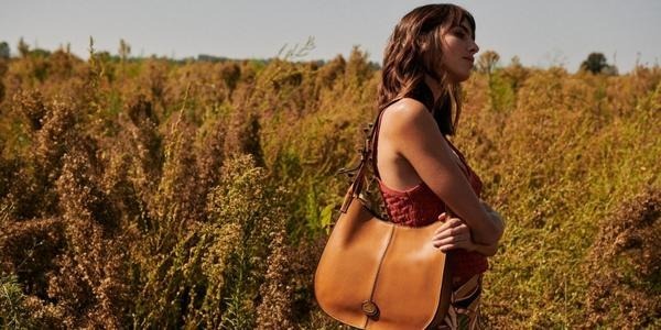 Tendenze moda 2023: stili e colori per un outfit sempre al top. 